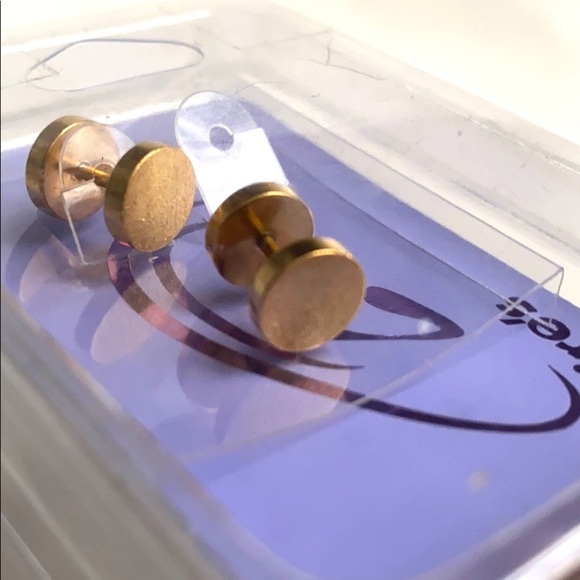 Claire’s 18G Gold Textured Faux Ear Plugs, NIB - Picture 7 of 8